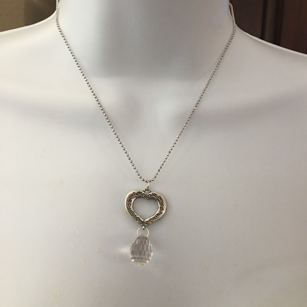Crystal & pewter pendant and chain - Picture 3 of 4
